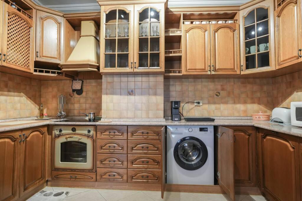 Staycation, City Center Apartment With Balcony Тирана Екстериор снимка