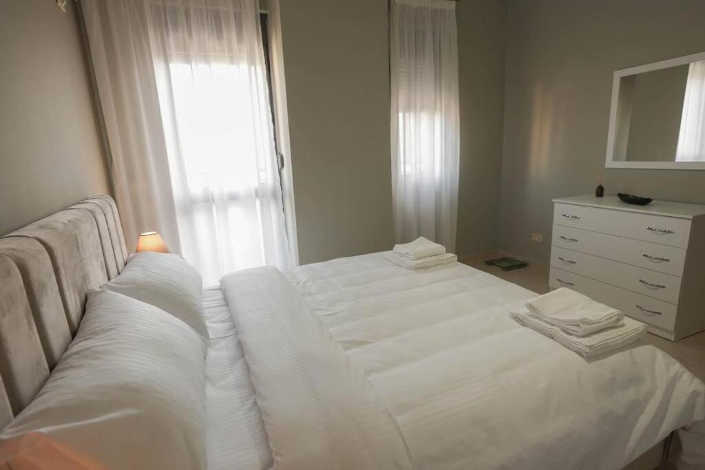 Staycation, City Center Apartment With Balcony Тирана Екстериор снимка