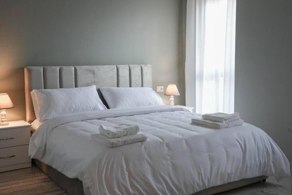 Staycation, City Center Apartment With Balcony Тирана Екстериор снимка